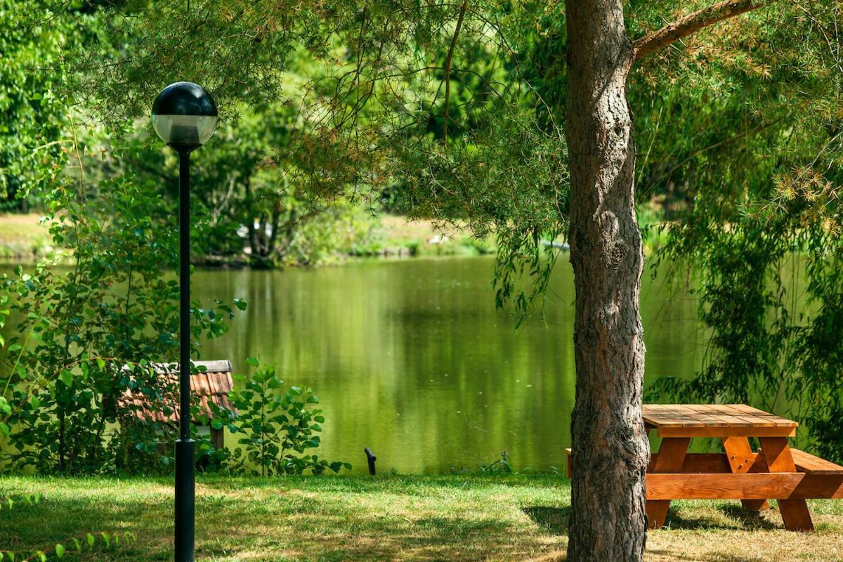 Hotel Les Etangs Du Moulin D'Harcy Lonny Zewnętrze zdjęcie